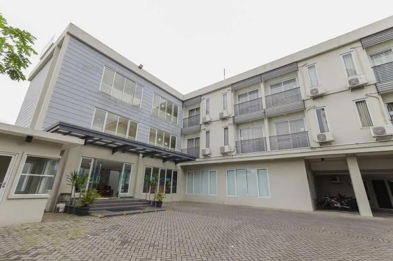Reddoorz Plus At Riverside Malang Eksteriør bilde